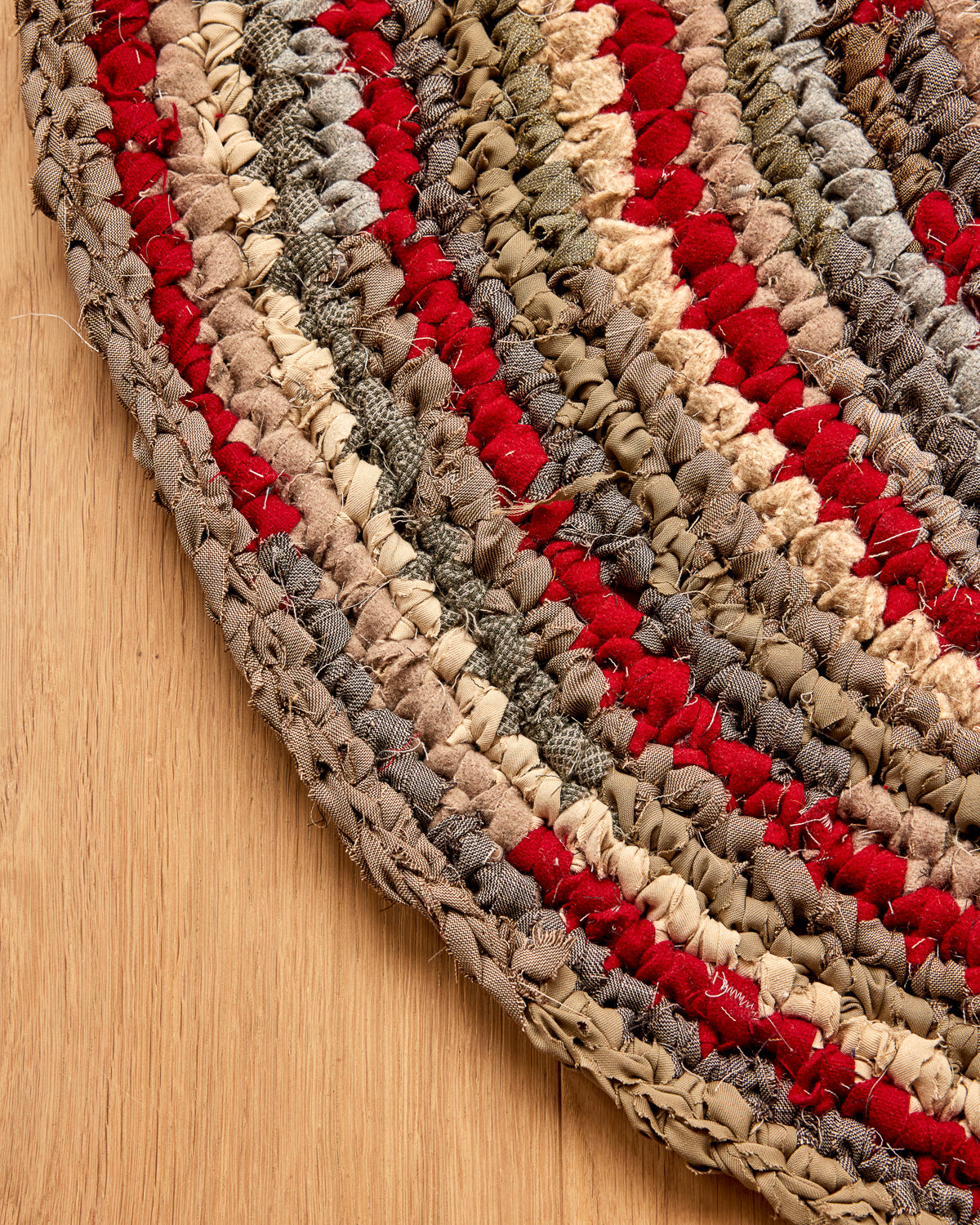 Olly's Round Rug - Red with Gray